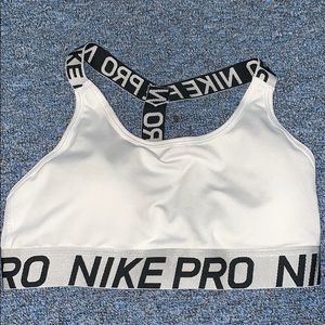 Nike pro sports bra